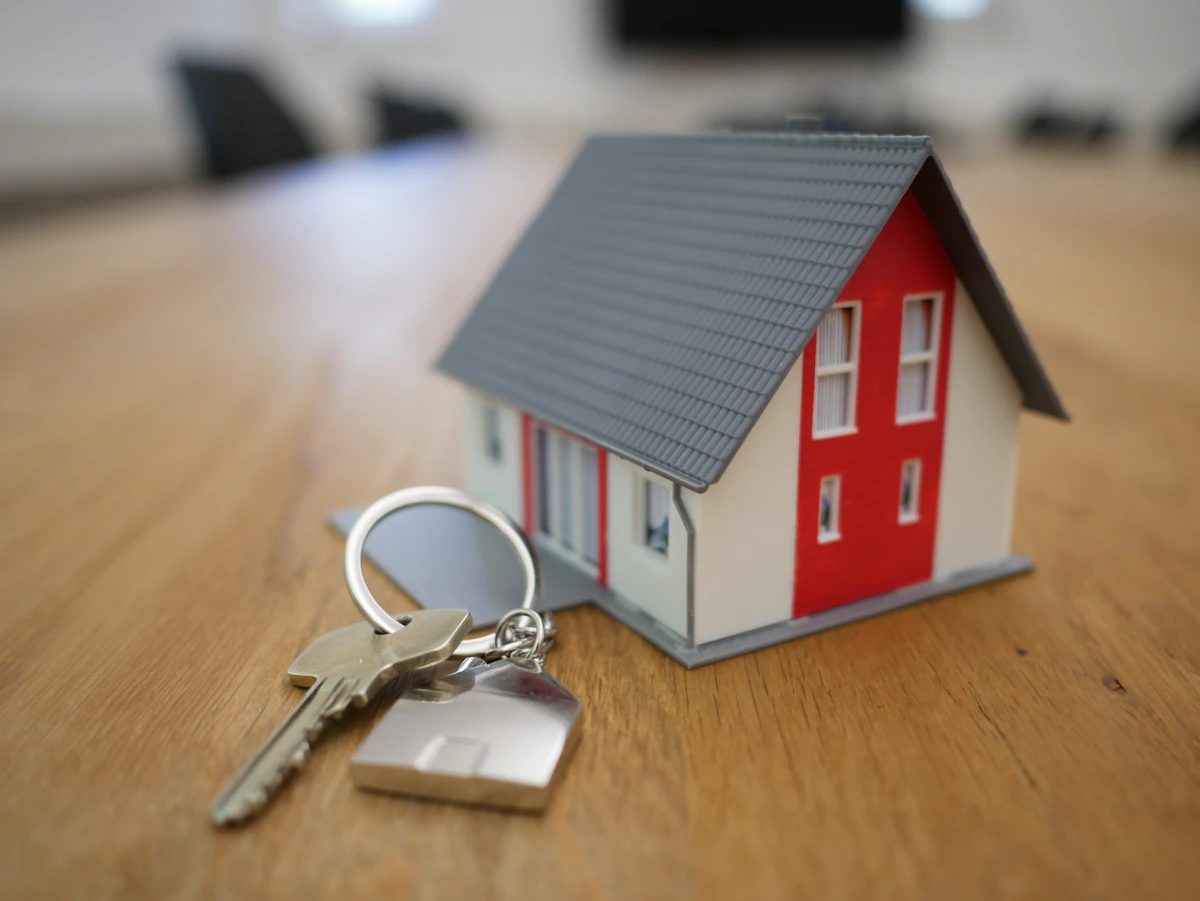 House keys and property paperwork illustrating a mortgage comparison