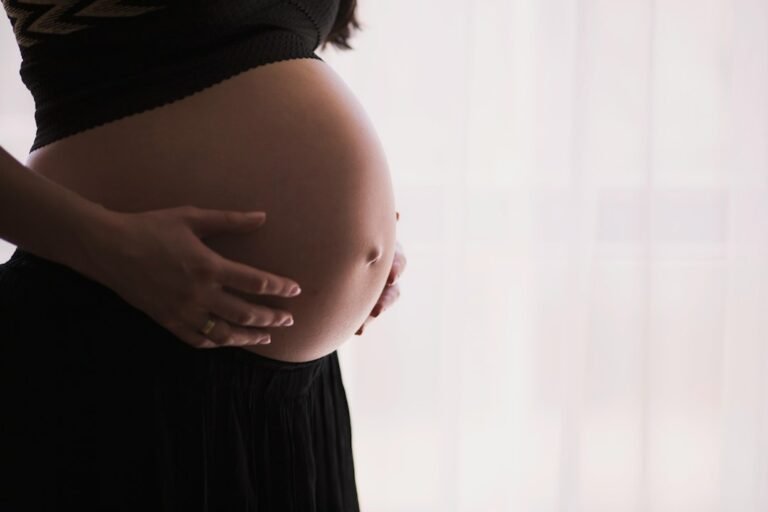 Expectant mother representing UK pregnancy and baby freebies, welcome gifts and baby clubs